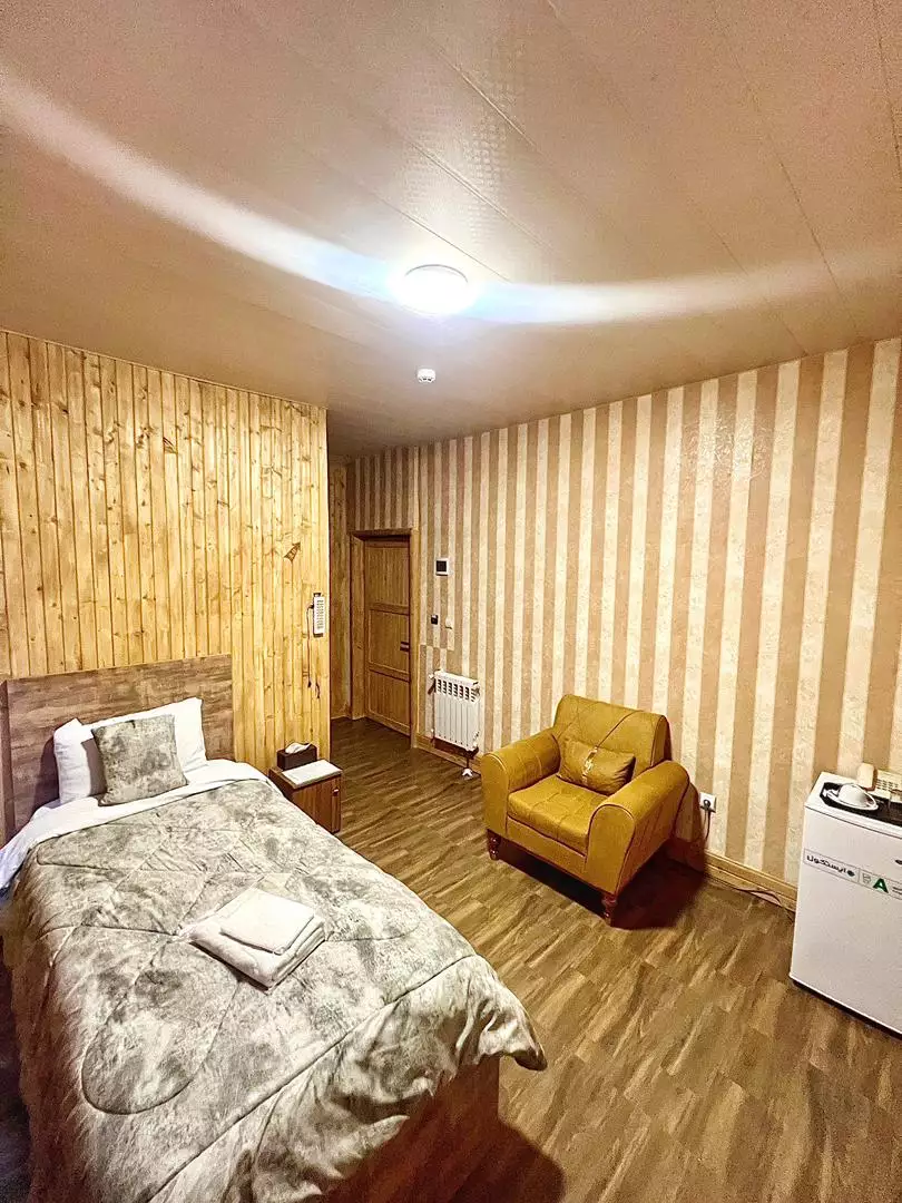 Alibaba https://cdn.alibaba.ir/ostorage/hotel-accommodation-images/687cec3fac13a7ed0d855a96_سینگل (2).webp